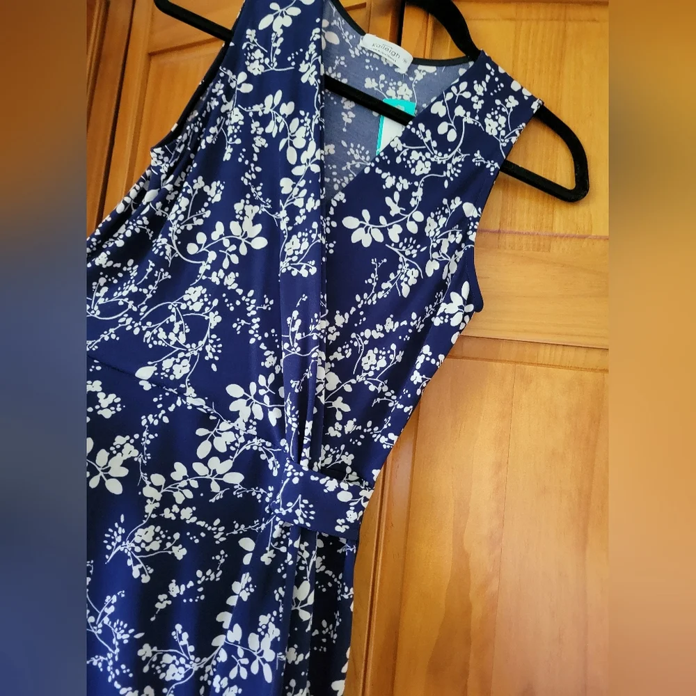 Blue floral dress, Kaleigh, Size Medium - Picture 5 of 5